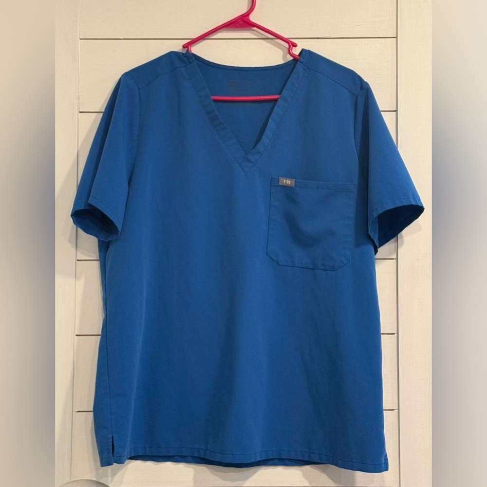 Figs Catarina One Pocket Scrub Top 💙